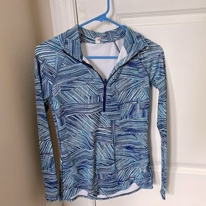 Athletic long sleeves top